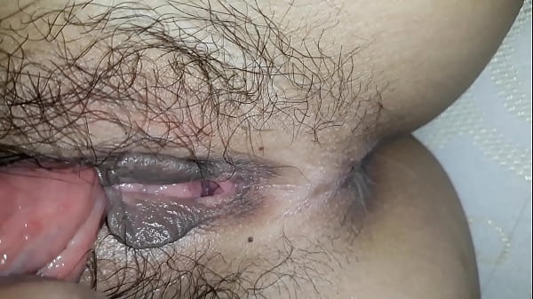 Gái Việt móc cua ra nước