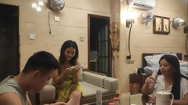 2 con bạn thân đến chơi và cái kết sướng trym